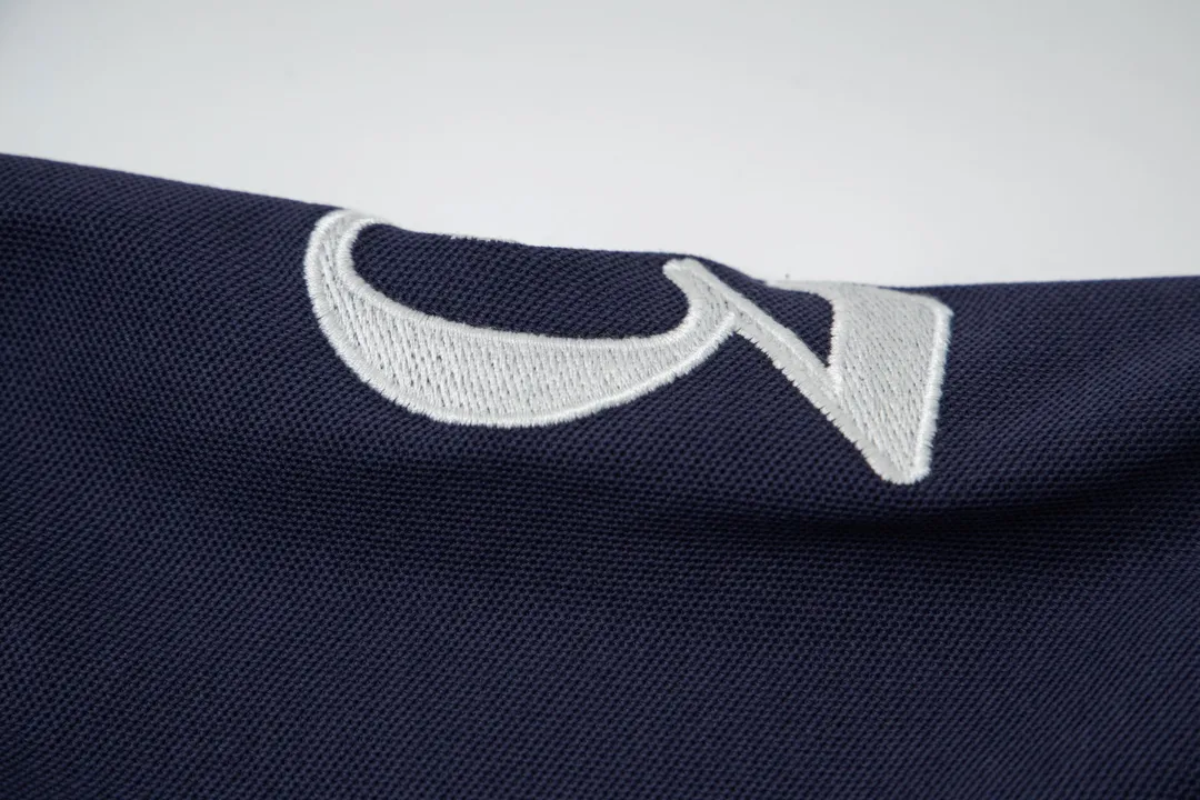 P150 Model No. Y779 Ralph Lauren/Ralph Lauren Basic pony embroidered logo short sleeves Three needles and five threads Men's and women's piqué cotton fabric Easier to wear, more comfortable and less bulky than ordinary fabrics Customized thread weaving and dyeing Classic pony embroidery Logo Cross stitching details on the neckline Three needles and five threads all over The whole body is made of three needles and five threads Complete accessories make it a trendy style Easy to control and match at will Full of design, a simple must-have! Color: Black White Navy Gray Size: S-XL